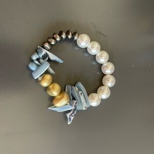 Elegant Pearl and Gold Beaded Bracelet